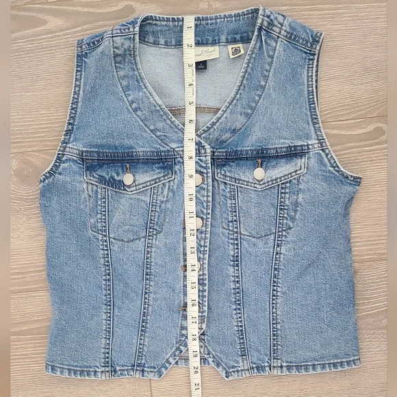 Universal Thread Denim Button Down Vest - Picture 4 of 5